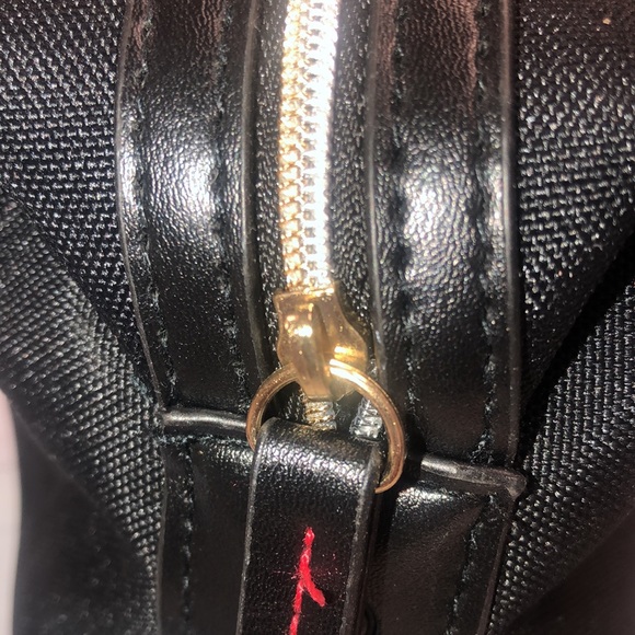 Want Les Essentials Air Canada: Amenity Kit - Picture 4 of 5